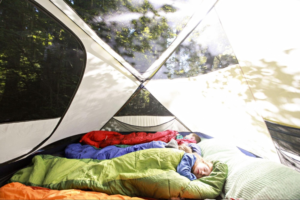 夏のキャンプでも寝袋が必要な理由