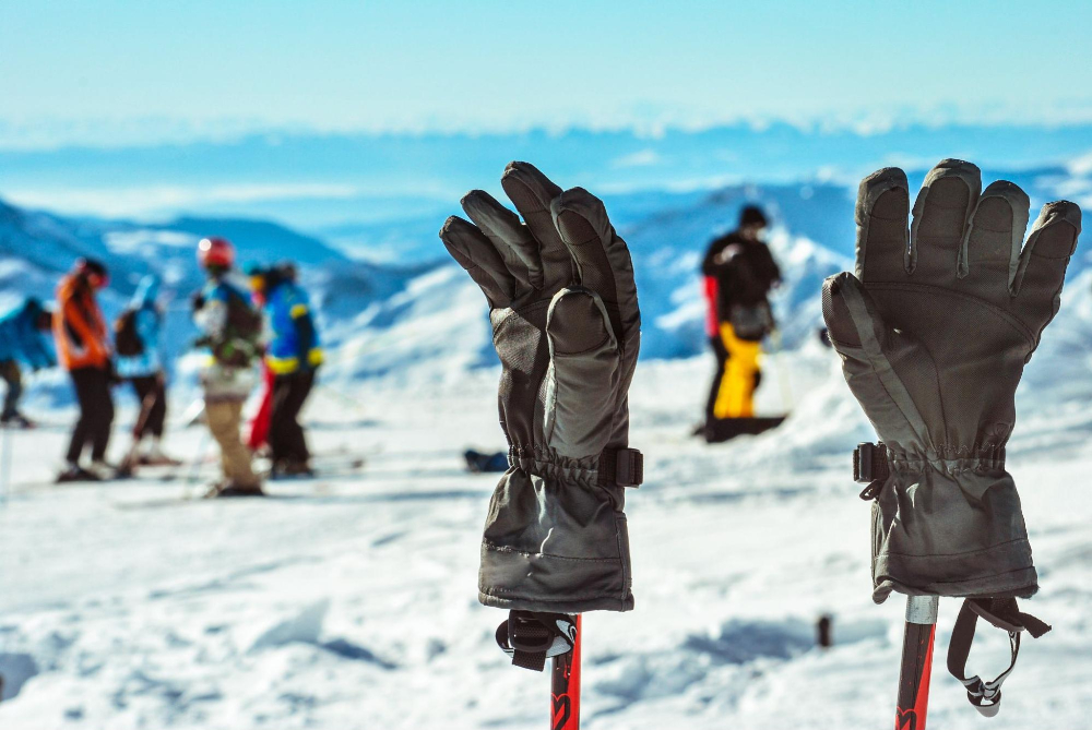 登山に手袋は必要？冬におすすめな手袋の素材についてご紹介！